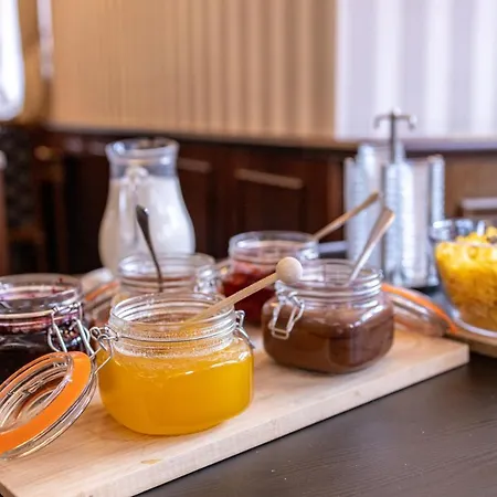 Zatisi Hotel 3*
