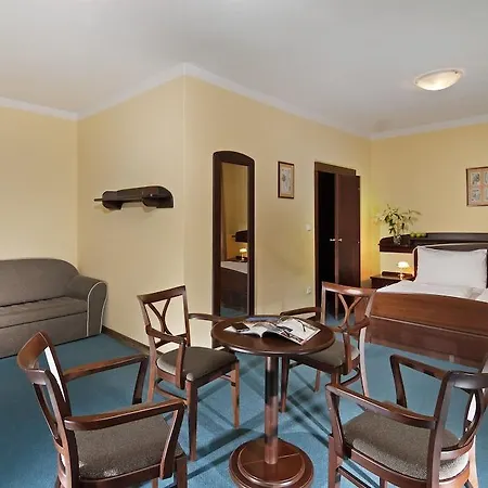 Zatisi Hotel 3*